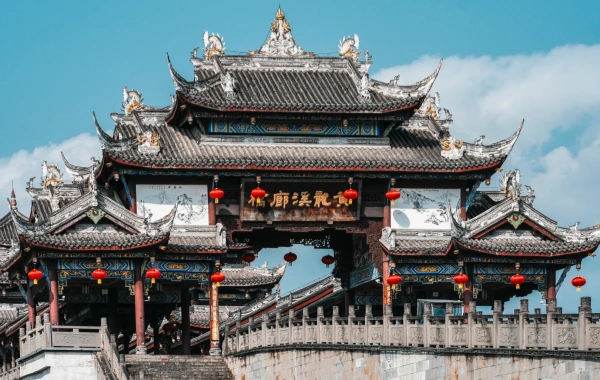 Huanglongxi Antike Stadt: Eine lebendige Reise aus den drei Königreichen Wharf zur Wasserstadt Tianfu