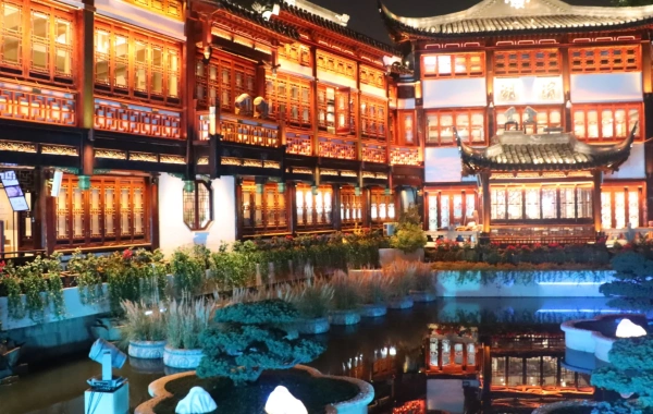 Shanghai City God Temple: A century-old bustling scene from ancient shrines to the living room of Shanghai-style culture-3