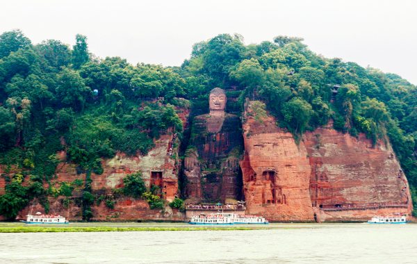 Leshan Giant Buddha Scenic Area: The thousand year protection and mountain at the confluence of the three rivers are a legend of a Buddha-2