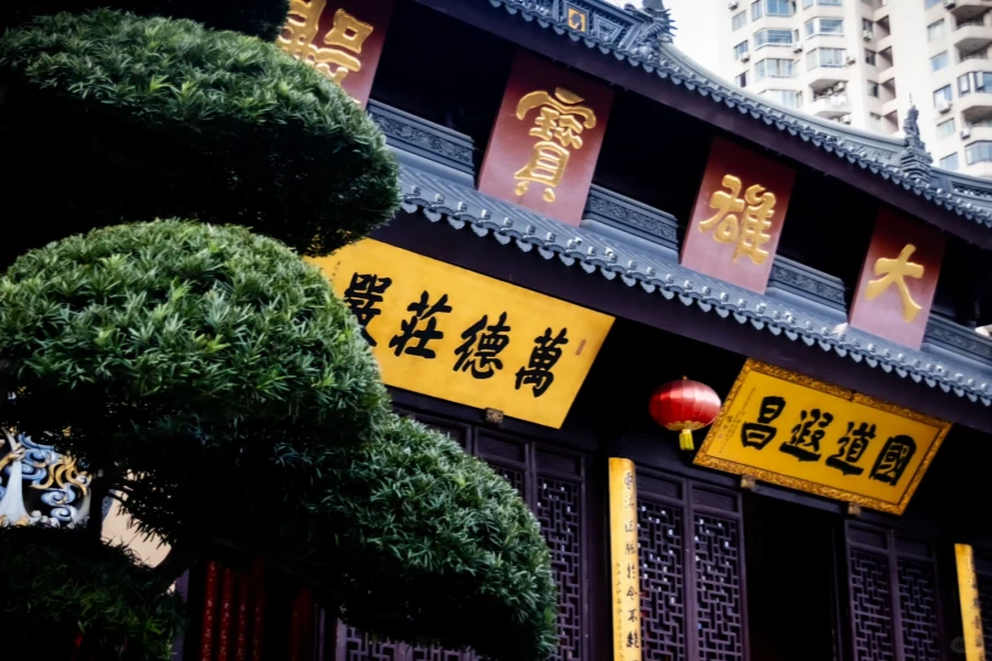 Jade Buddha Temple: A Journey to a Pure Land of White Jade in the Urban Jungle