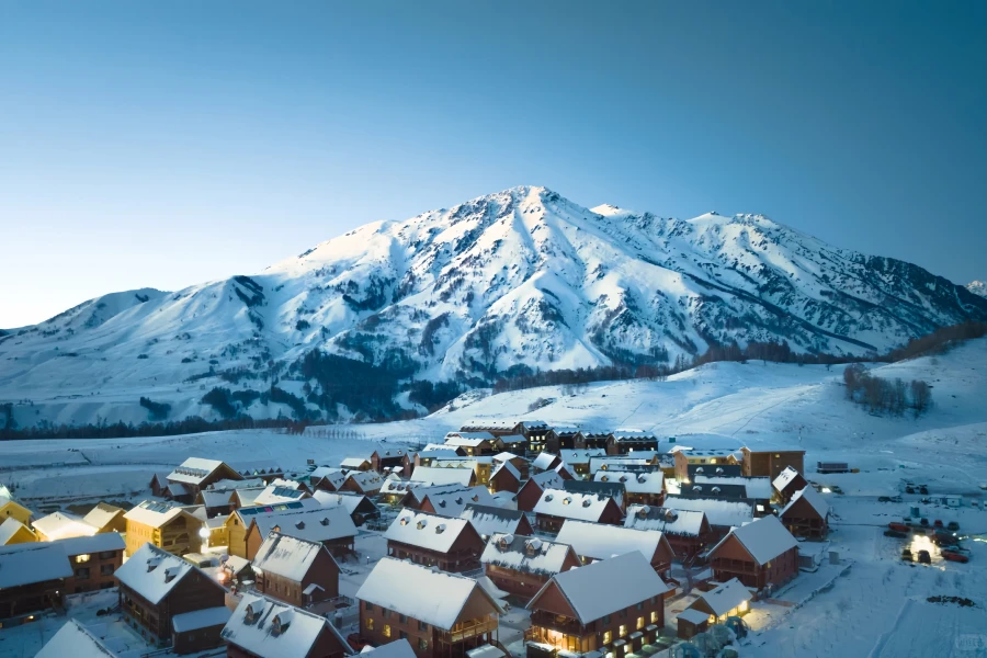 Hemu-Dorf: Eine Winterwunderland-Reise von einem River Valley Secret in die Heimat der Tuva
