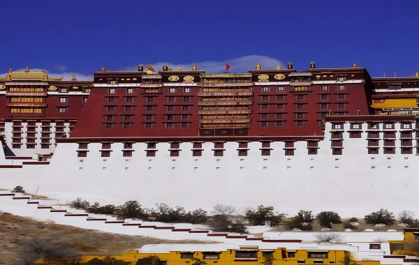 Le Palais de Potala : Voyage au Sanctuaire enneigé sur le toit du monde-4