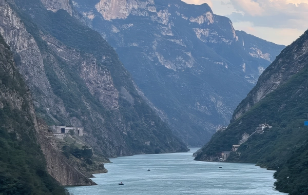 Deck d'observation de la Galerie Wujiang : une pièce maîtresse de Karst sur la « Galerie Hundred-Mile » de la rivière Wujiang-2
