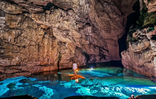 Grotte de Huanglong : une aventure à l'aiguille de la mer stable dans un palais souterrain des merveilles-4