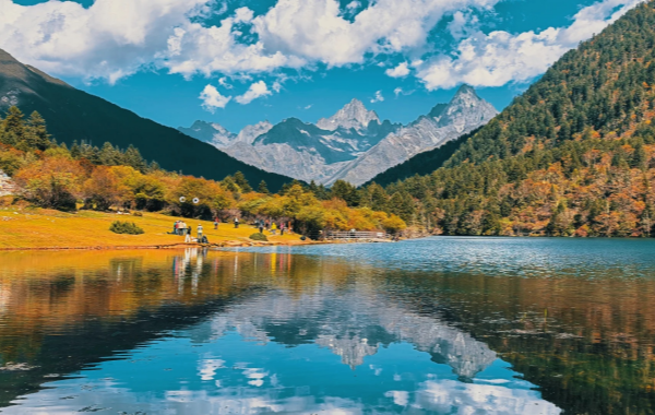 Mugecuo:Le lac sacré des chants d'amour et un sanctuaire isolé sur le plateau du Sichuan occidental