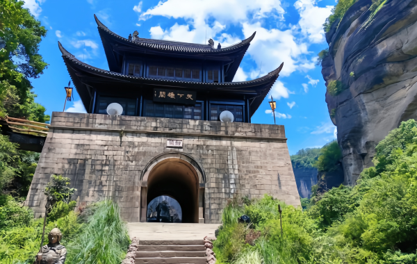 The Jianmen Shu Road:A Journey of Rebirth-From a mighty Three Kingdoms قويّة لعالمٍ شاعريّ، (هايدن)