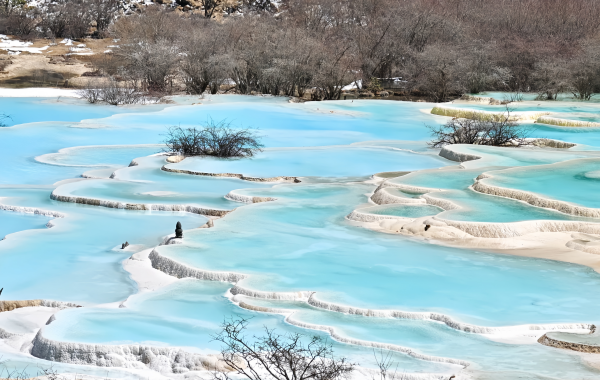 Huanglong:Un Kaleidoscopique Voyage de Millennia-Old Travertine à un 