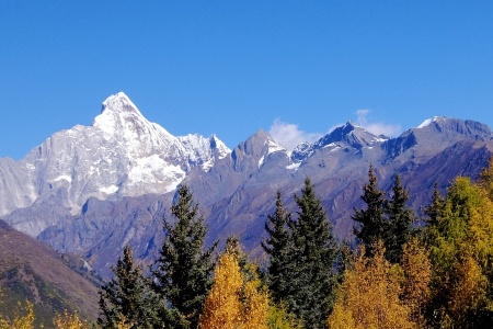Sichuan's Scenic and Sacred Mountains Tour