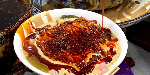 1737627081432.jpg 卤汁凉粉 西安美食界的_____1_是馍夹肉呀_来自小红书网页版_副本.jpg