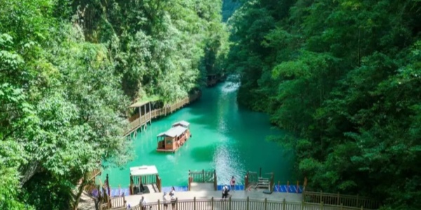 Baofeng Lake，best places to travel in zhangjiajie.jpg