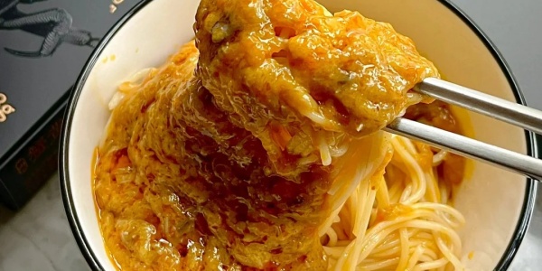 Crab roe noodles,must-try food in suzhou.jpg
