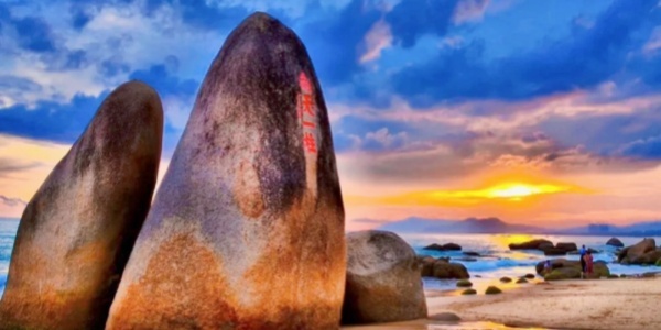 Tianya Haijiao Scenic Area,sanya,china, tourist spots in high season.jpg