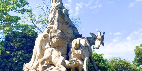 The Five Rams statue,What is the largest park in Guangzhou China.jpg