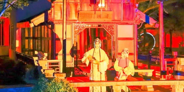 What is the most famous garden in Suzhou,Humble Administrator's Garden，performance.jpg