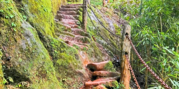 Which attraction in Chongqing is considered the best place，china tour,Aiqing Ladder.jpg