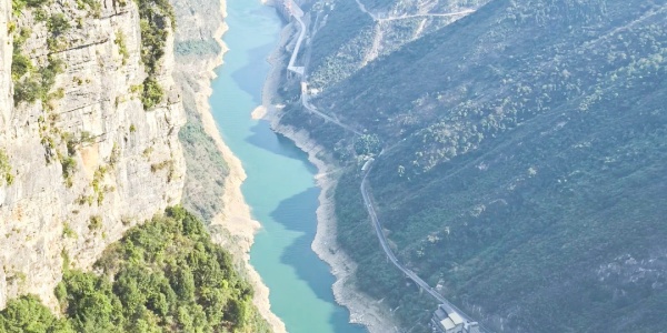 Chongqing travel,China travel,Is it better to visit Chengdu or Chongqing，mountain.jpg