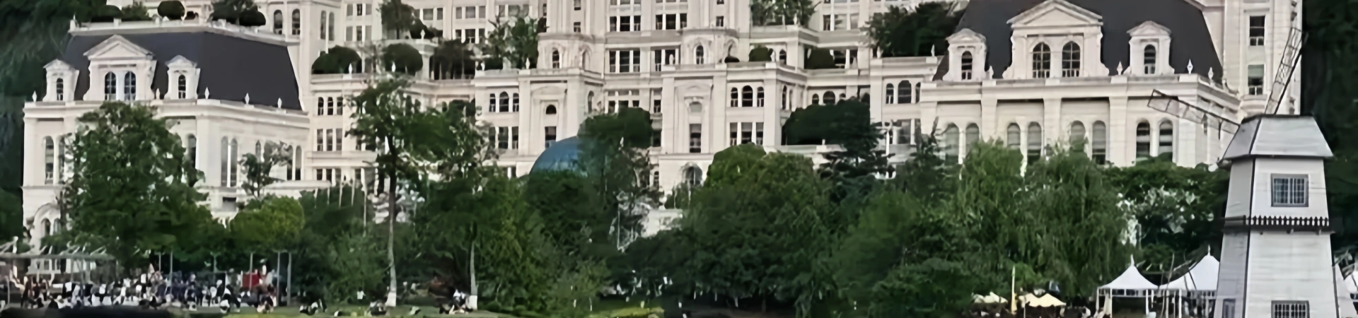 Оригинальное название: Guiyang White House: A Magical Blend of European Grandeur and Local Culture