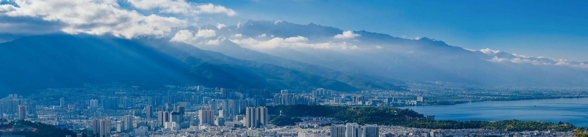 Cangshan: A Thousand Year Watchtower from the Roof of the World to the Summit of Wind, Flowers, Snow, and Moon